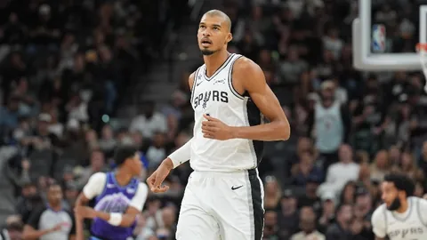 大乐透期号专家推荐质合分析前区十码，胜者再战