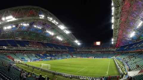 “激战一触即发！狼队挑战伯恩茅斯，看历史交锋谁将笑傲绿茵场！”