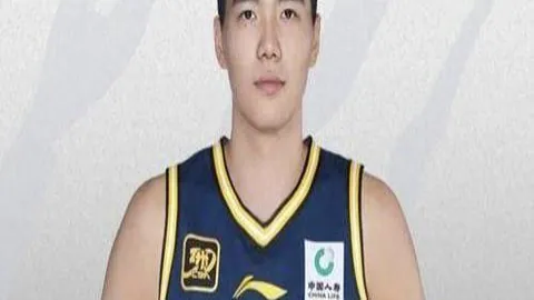 詹姆斯距离常规赛42000分大关仅一步之遥，明日对阵换帅灰熊力争再创新高